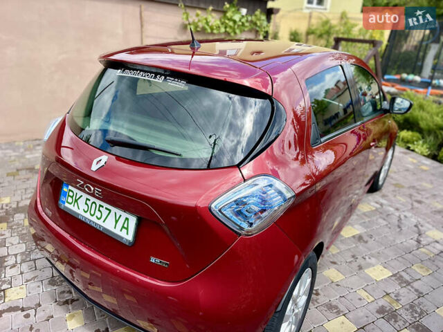 Красный Рено Зое, объемом двигателя 0 л и пробегом 98 тыс. км за 10399 $, фото 13 на Automoto.ua