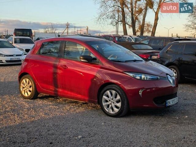 Красный Рено Зое, объемом двигателя 0 л и пробегом 178 тыс. км за 8850 $, фото 9 на Automoto.ua