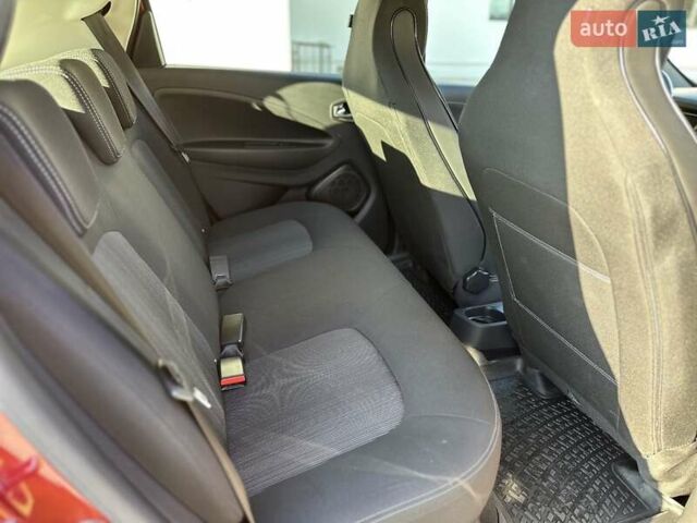 Червоний Рено Зое, об'ємом двигуна 0 л та пробігом 105 тис. км за 9199 $, фото 11 на Automoto.ua