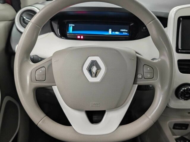 Красный Рено Зое, объемом двигателя 0 л и пробегом 91 тыс. км за 9000 $, фото 18 на Automoto.ua