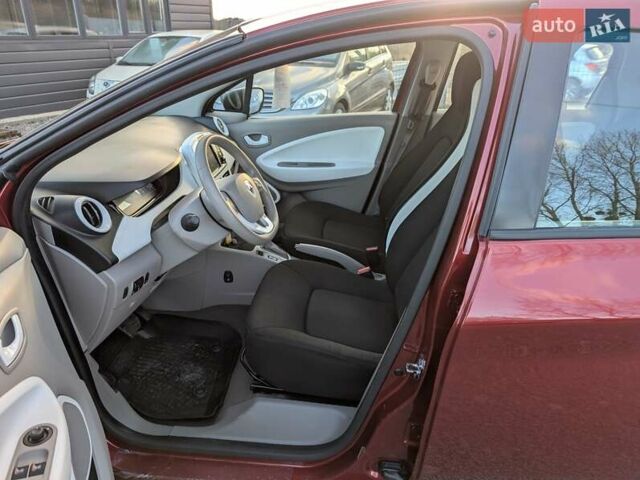 Красный Рено Зое, объемом двигателя 0 л и пробегом 178 тыс. км за 8850 $, фото 25 на Automoto.ua