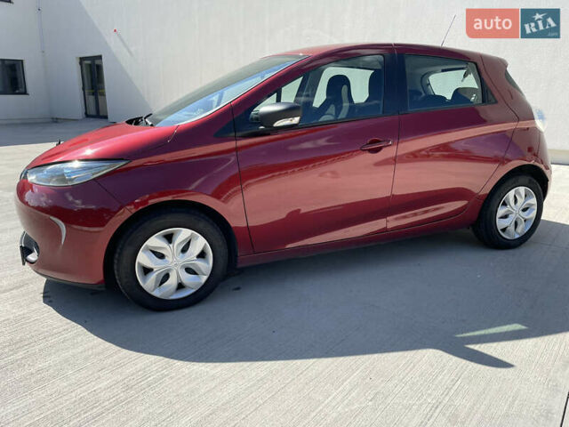 Красный Рено Зое, объемом двигателя 0 л и пробегом 102 тыс. км за 8900 $, фото 6 на Automoto.ua