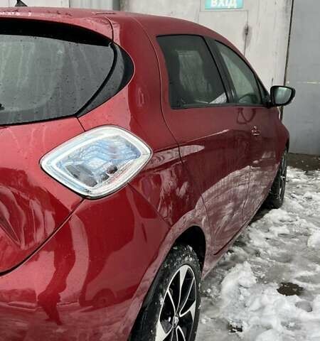 Красный Рено Зое, объемом двигателя 0 л и пробегом 152 тыс. км за 9500 $, фото 1 на Automoto.ua
