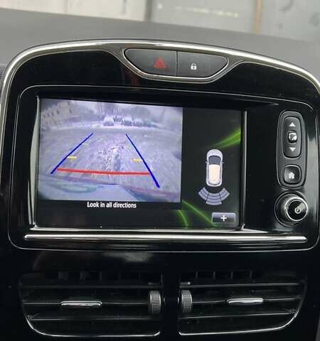 Красный Рено Зое, объемом двигателя 0 л и пробегом 152 тыс. км за 9500 $, фото 12 на Automoto.ua