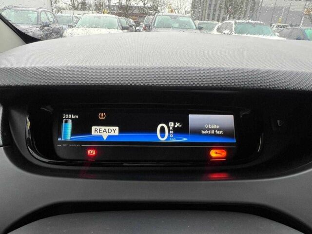 Красный Рено Зое, объемом двигателя 0 л и пробегом 106 тыс. км за 11500 $, фото 18 на Automoto.ua