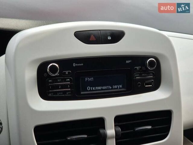 Рено Зое 2018 в Бердичеве на Automoto.ua Красный Рено Зое, объемом двигателя 0 л и пробегом 121 тыс. км за 9455 $, фото 45 на Automoto.ua