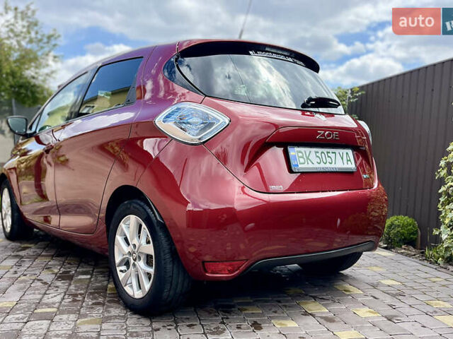 Красный Рено Зое, объемом двигателя 0 л и пробегом 98 тыс. км за 10399 $, фото 11 на Automoto.ua