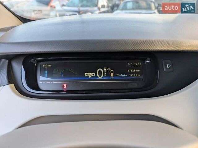 Червоний Рено Зое, об'ємом двигуна 0 л та пробігом 178 тис. км за 8850 $, фото 27 на Automoto.ua