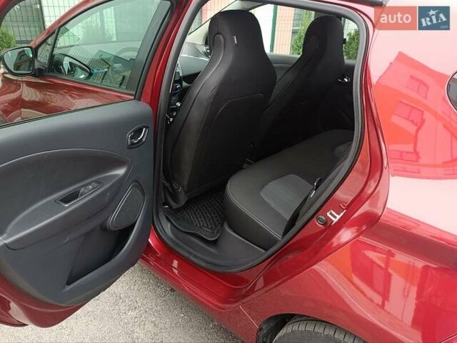 Красный Рено Зое, объемом двигателя 0 л и пробегом 77 тыс. км за 10500 $, фото 11 на Automoto.ua
