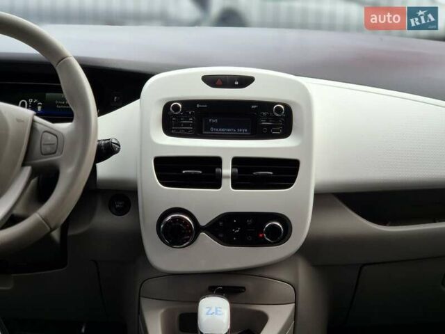 Рено Зое 2018 в Бердичеве на Automoto.ua Красный Рено Зое, объемом двигателя 0 л и пробегом 121 тыс. км за 9455 $, фото 49 на Automoto.ua