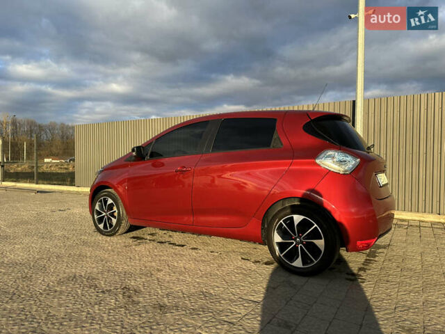 Красный Рено Зое, объемом двигателя 0 л и пробегом 79 тыс. км за 10900 $, фото 11 на Automoto.ua