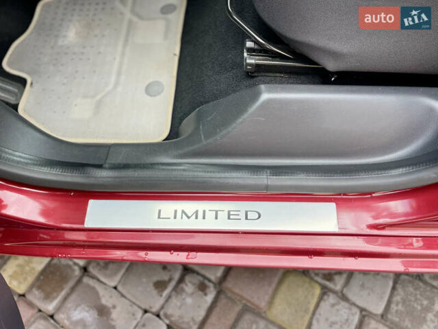 Красный Рено Зое, объемом двигателя 0 л и пробегом 98 тыс. км за 10399 $, фото 21 на Automoto.ua