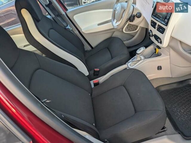 Красный Рено Зое, объемом двигателя 0 л и пробегом 178 тыс. км за 8850 $, фото 40 на Automoto.ua