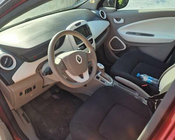 Красный Рено Зое, объемом двигателя 0 л и пробегом 178 тыс. км за 9300 $, фото 6 на Automoto.ua