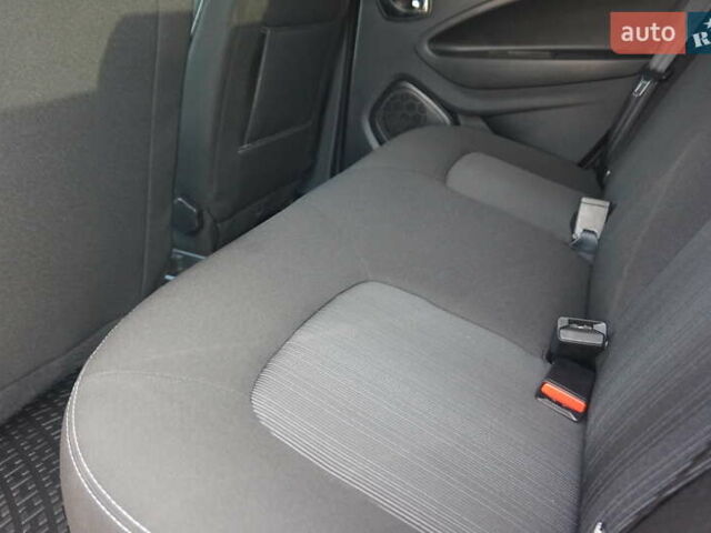 Красный Рено Зое, объемом двигателя 0 л и пробегом 48 тыс. км за 10555 $, фото 49 на Automoto.ua