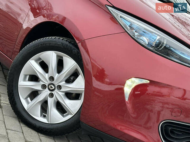 Красный Рено Зое, объемом двигателя 0 л и пробегом 74 тыс. км за 9950 $, фото 14 на Automoto.ua