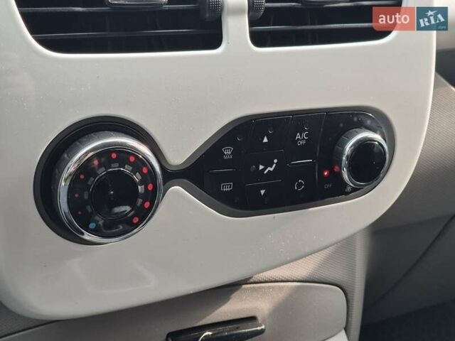 Рено Зое 2018 в Бердичеве на Automoto.ua Красный Рено Зое, объемом двигателя 0 л и пробегом 121 тыс. км за 9455 $, фото 46 на Automoto.ua