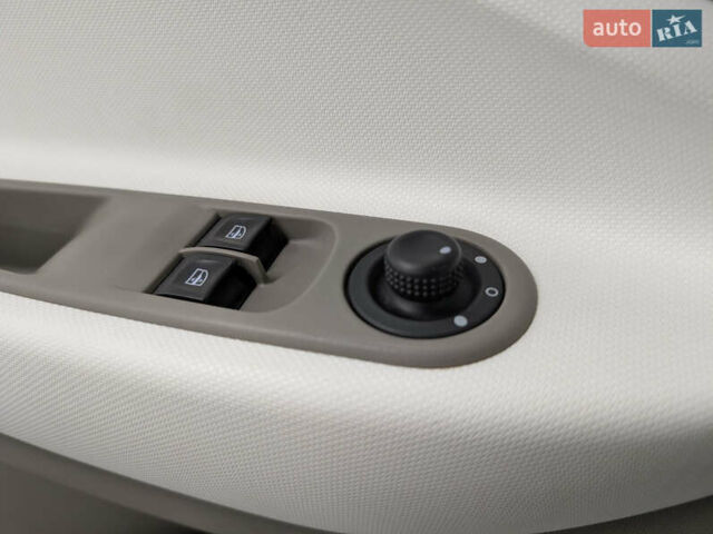 Червоний Рено Зое, об'ємом двигуна 0 л та пробігом 80 тис. км за 6700 $, фото 33 на Automoto.ua