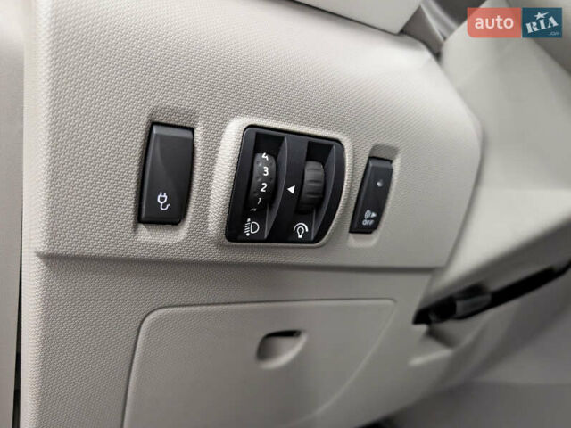 Червоний Рено Зое, об'ємом двигуна 0 л та пробігом 80 тис. км за 6700 $, фото 16 на Automoto.ua