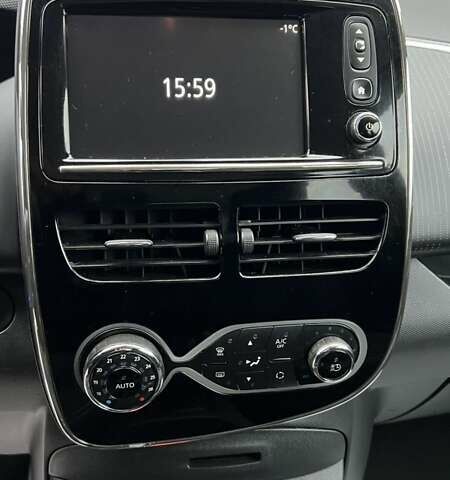 Красный Рено Зое, объемом двигателя 0 л и пробегом 152 тыс. км за 9500 $, фото 5 на Automoto.ua