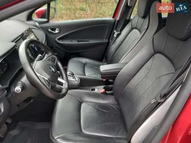 Красный Рено Зое, объемом двигателя 0 л и пробегом 115 тыс. км за 14300 $, фото 26 на Automoto.ua