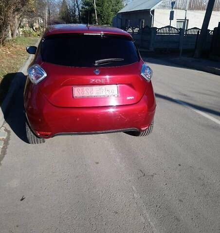 Красный Рено Зое, объемом двигателя 0 л и пробегом 105 тыс. км за 8600 $, фото 6 на Automoto.ua