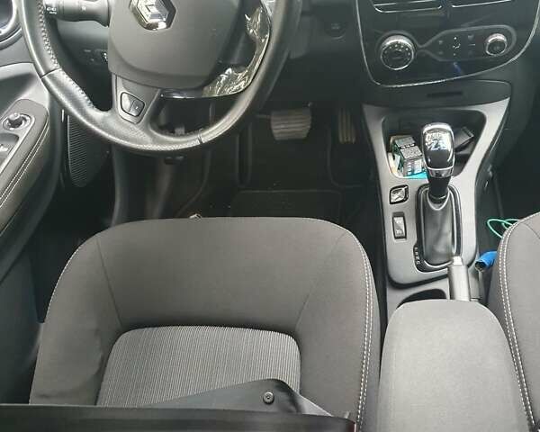 Рено Зое 2019 у Трускавце на Automoto.ua Червоний Рено Зое, об'ємом двигуна 0 л та пробігом 104 тис. км за 8448 $, фото 10 на Automoto.ua