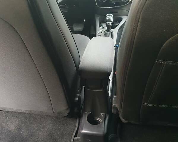 Рено Зое 2019 у Трускавце на Automoto.ua Червоний Рено Зое, об'ємом двигуна 0 л та пробігом 104 тис. км за 8448 $, фото 3 на Automoto.ua