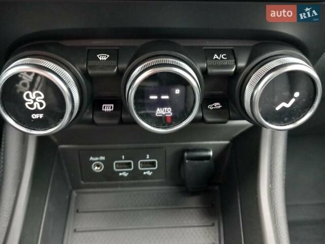 Красный Рено Зое, объемом двигателя 0 л и пробегом 115 тыс. км за 14300 $, фото 21 на Automoto.ua