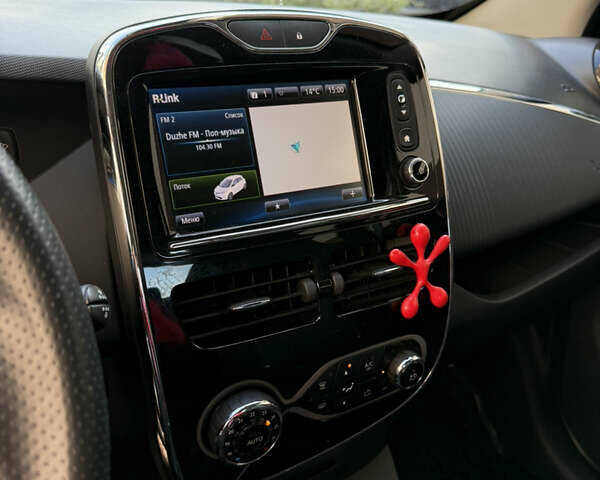 Рено Зое 2019 в Львове на Automoto.ua Красный Рено Зое, объемом двигателя 0 л и пробегом 41 тыс. км за 11550 $, фото 7 на Automoto.ua