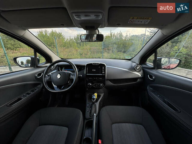 Красный Рено Зое, объемом двигателя 0 л и пробегом 50 тыс. км за 10250 $, фото 38 на Automoto.ua