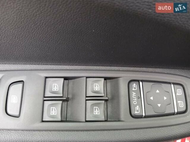 Красный Рено Зое, объемом двигателя 0 л и пробегом 115 тыс. км за 14300 $, фото 33 на Automoto.ua