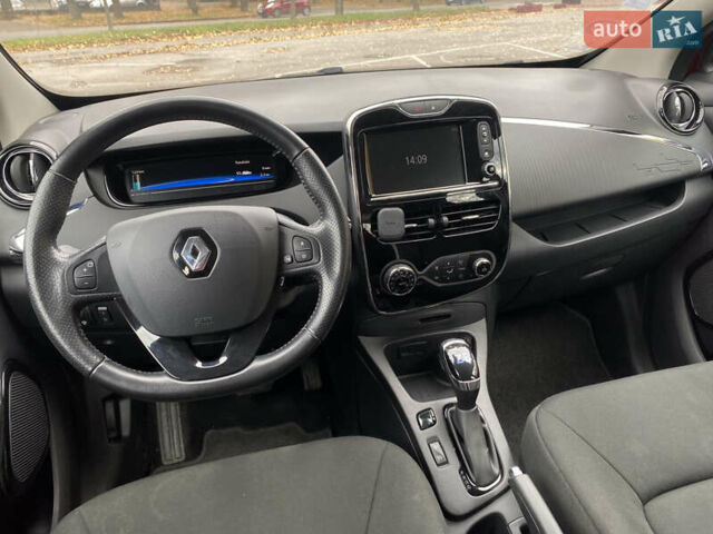 Рено Зое 2019 в Виннице на Automoto.ua Красный Рено Зое, объемом двигателя 0 л и пробегом 140 тыс. км за 8950 $, фото 18 на Automoto.ua