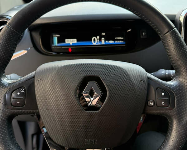 Рено Зое 2019 в Львове на Automoto.ua Красный Рено Зое, объемом двигателя 0 л и пробегом 41 тыс. км за 11550 $, фото 6 на Automoto.ua