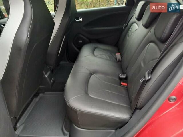 Красный Рено Зое, объемом двигателя 0 л и пробегом 115 тыс. км за 14300 $, фото 34 на Automoto.ua