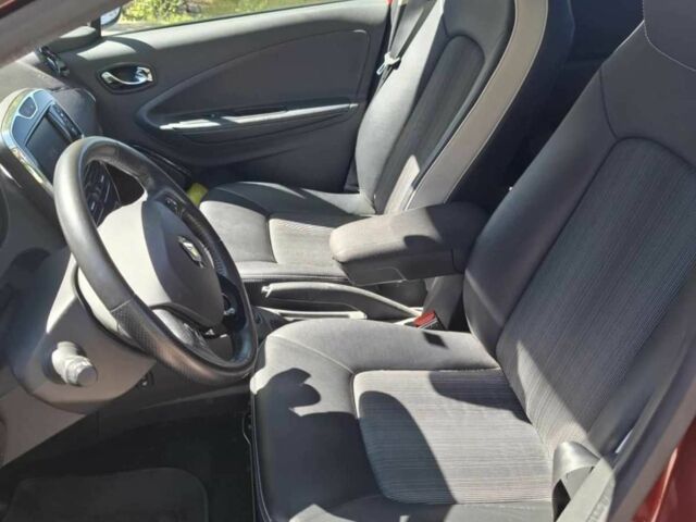Червоний Рено Зое, об'ємом двигуна 0 л та пробігом 2 тис. км за 8300 $, фото 6 на Automoto.ua