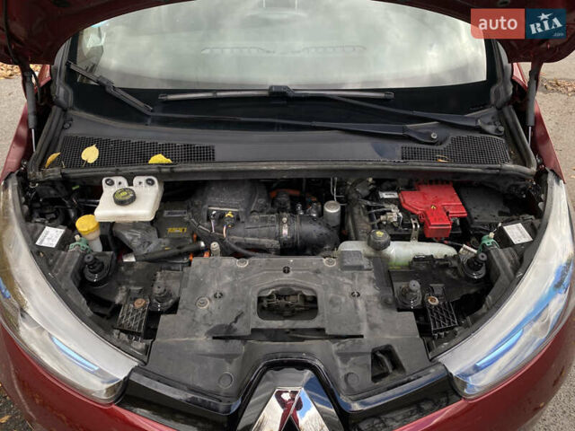 Рено Зое 2019 в Виннице на Automoto.ua Красный Рено Зое, объемом двигателя 0 л и пробегом 140 тыс. км за 8950 $, фото 11 на Automoto.ua