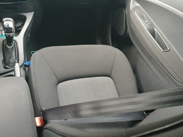 Красный Рено Зое, объемом двигателя 0 л и пробегом 104 тыс. км за 8448 $, фото 4 на Automoto.ua