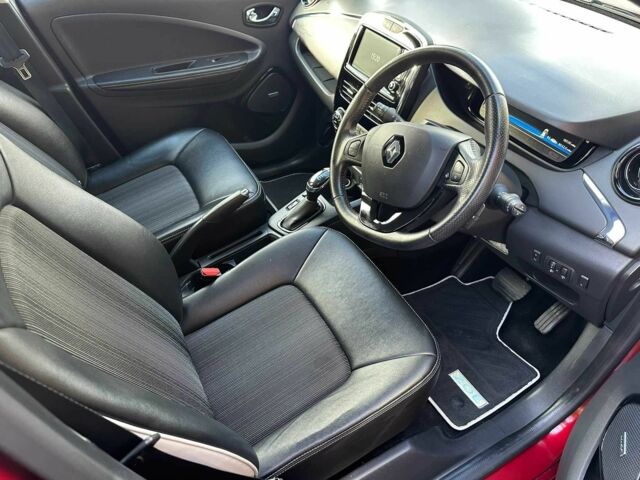 Красный Рено Зое, объемом двигателя 0 л и пробегом 17 тыс. км за 7400 $, фото 3 на Automoto.ua