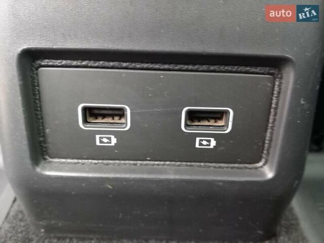 Красный Рено Зое, объемом двигателя 0 л и пробегом 115 тыс. км за 14300 $, фото 30 на Automoto.ua