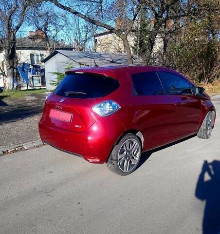 Красный Рено Зое, объемом двигателя 0 л и пробегом 105 тыс. км за 8600 $, фото 10 на Automoto.ua