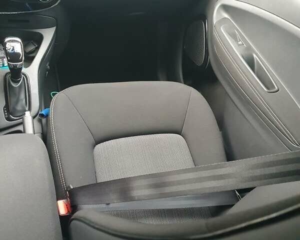 Рено Зое 2019 у Трускавце на Automoto.ua Червоний Рено Зое, об'ємом двигуна 0 л та пробігом 104 тис. км за 8448 $, фото 6 на Automoto.ua