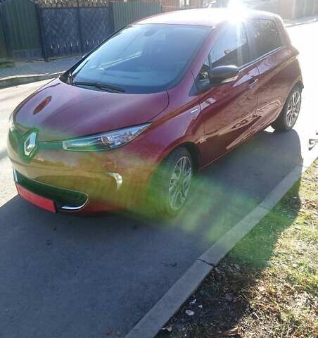 Красный Рено Зое, объемом двигателя 0 л и пробегом 105 тыс. км за 8600 $, фото 7 на Automoto.ua