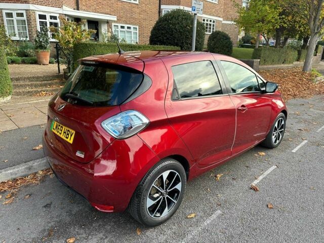 Красный Рено Зое, объемом двигателя 0 л и пробегом 17 тыс. км за 7400 $, фото 4 на Automoto.ua