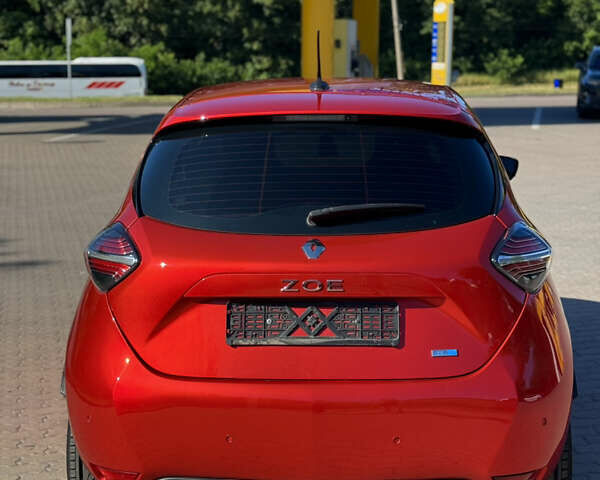 Красный Рено Зое, объемом двигателя 0 л и пробегом 65 тыс. км за 12500 $, фото 5 на Automoto.ua