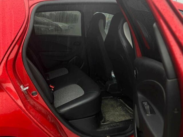 Красный Рено Зое, объемом двигателя 0 л и пробегом 62 тыс. км за 13500 $, фото 23 на Automoto.ua