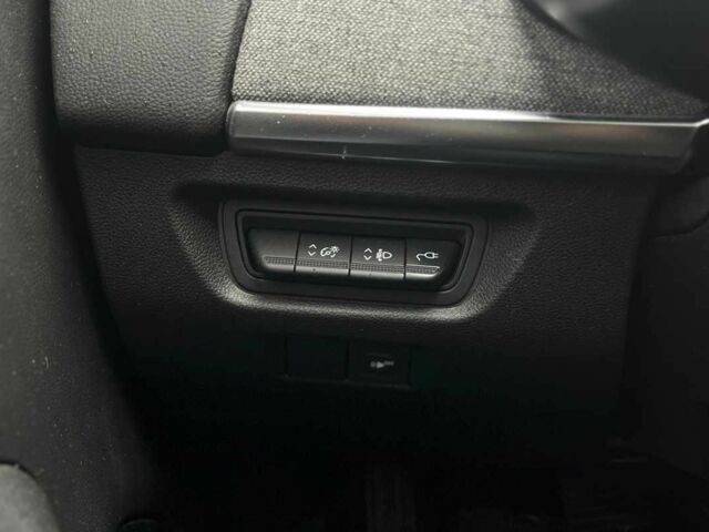 Красный Рено Зое, объемом двигателя 0 л и пробегом 62 тыс. км за 13500 $, фото 10 на Automoto.ua