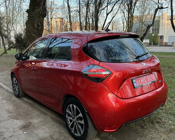 Красный Рено Зое, объемом двигателя 0 л и пробегом 93 тыс. км за 11400 $, фото 5 на Automoto.ua