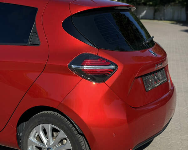 Красный Рено Зое, объемом двигателя 0 л и пробегом 65 тыс. км за 12500 $, фото 4 на Automoto.ua
