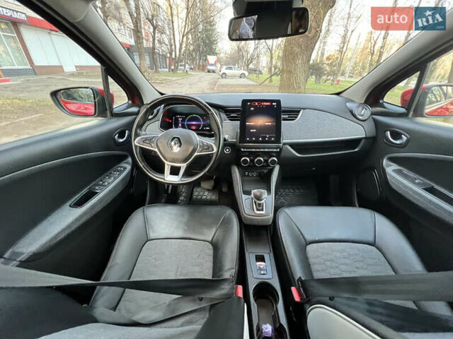 Красный Рено Зое, объемом двигателя 0 л и пробегом 93 тыс. км за 11400 $, фото 13 на Automoto.ua